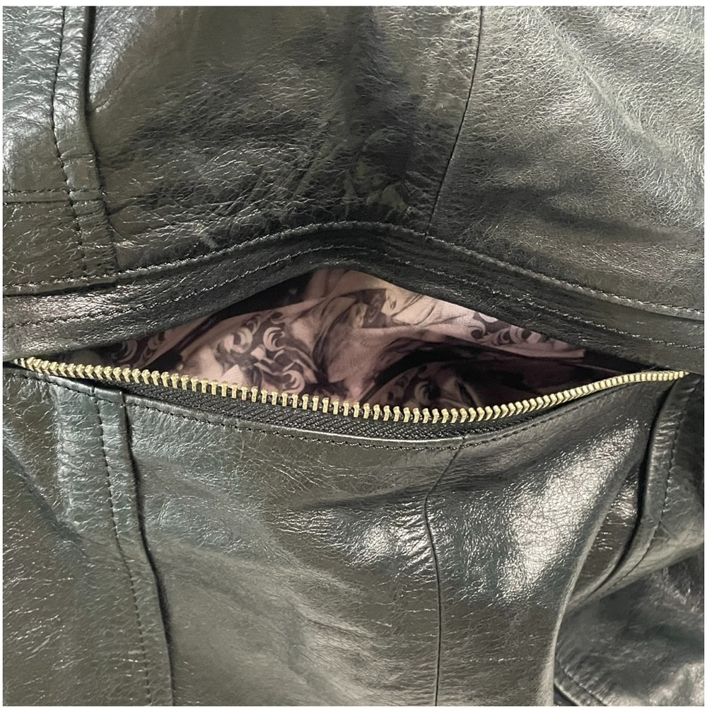 Junior Drake Black Leather Hobo Bag with Slouchy Design - Picture 15 of 16